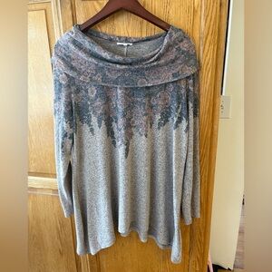 Maurices Patterned Knit Top in Gray and Pink